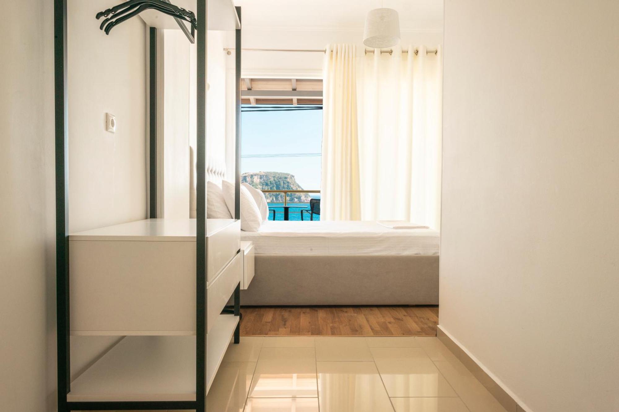 Ionio Rooms Himare Exterior photo