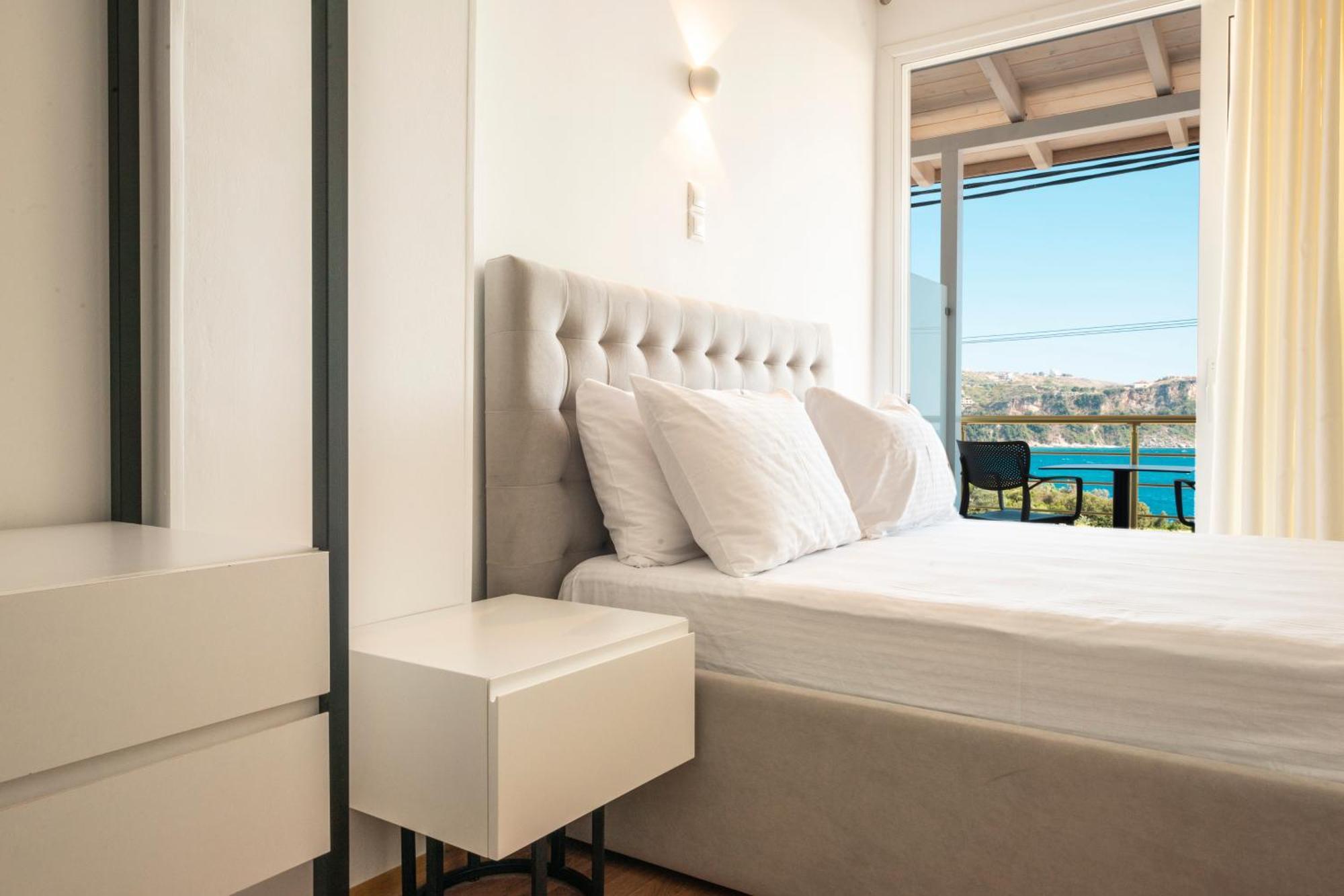 Ionio Rooms Himare Exterior photo
