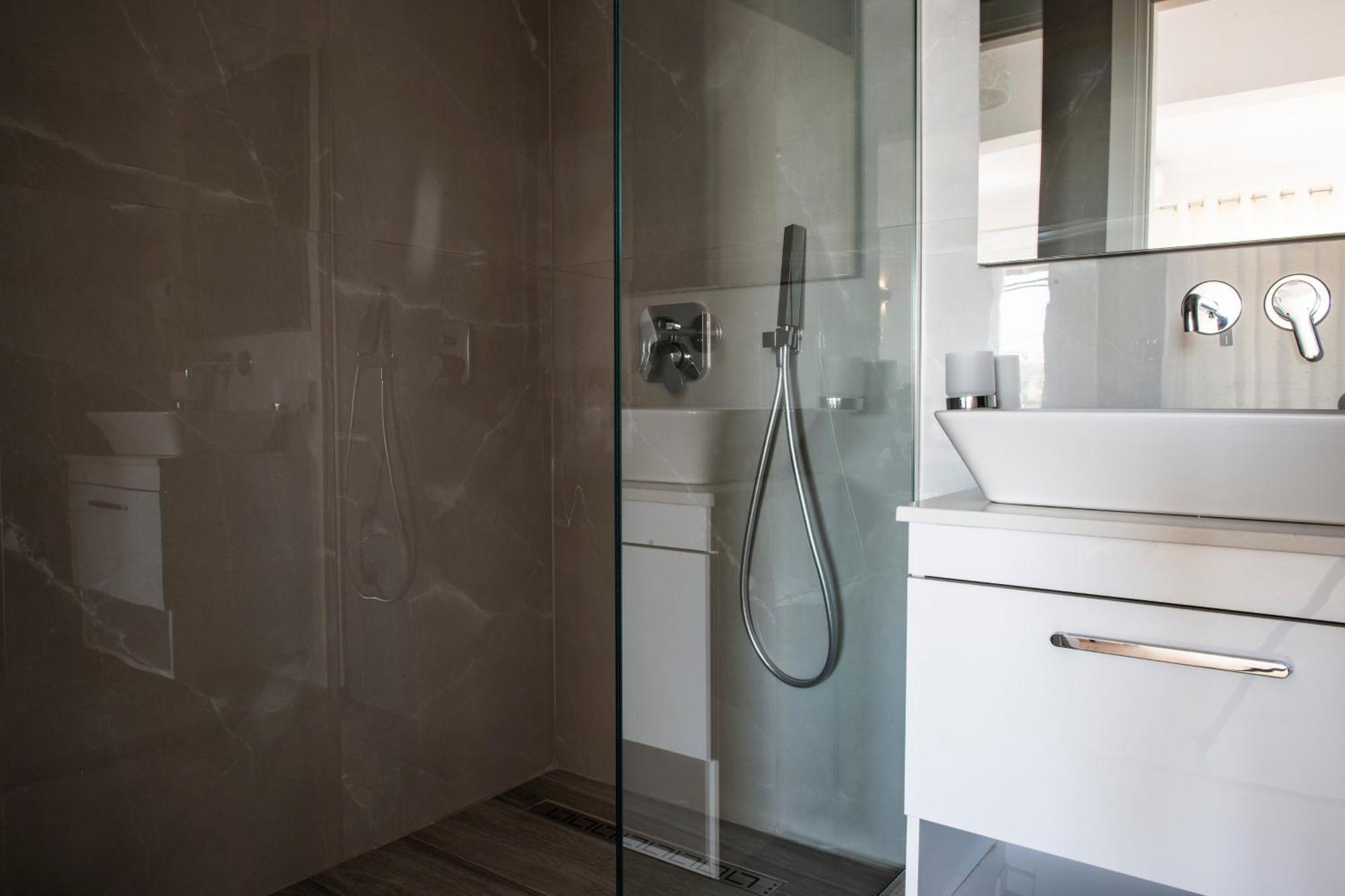 Ionio Rooms Himare Exterior photo