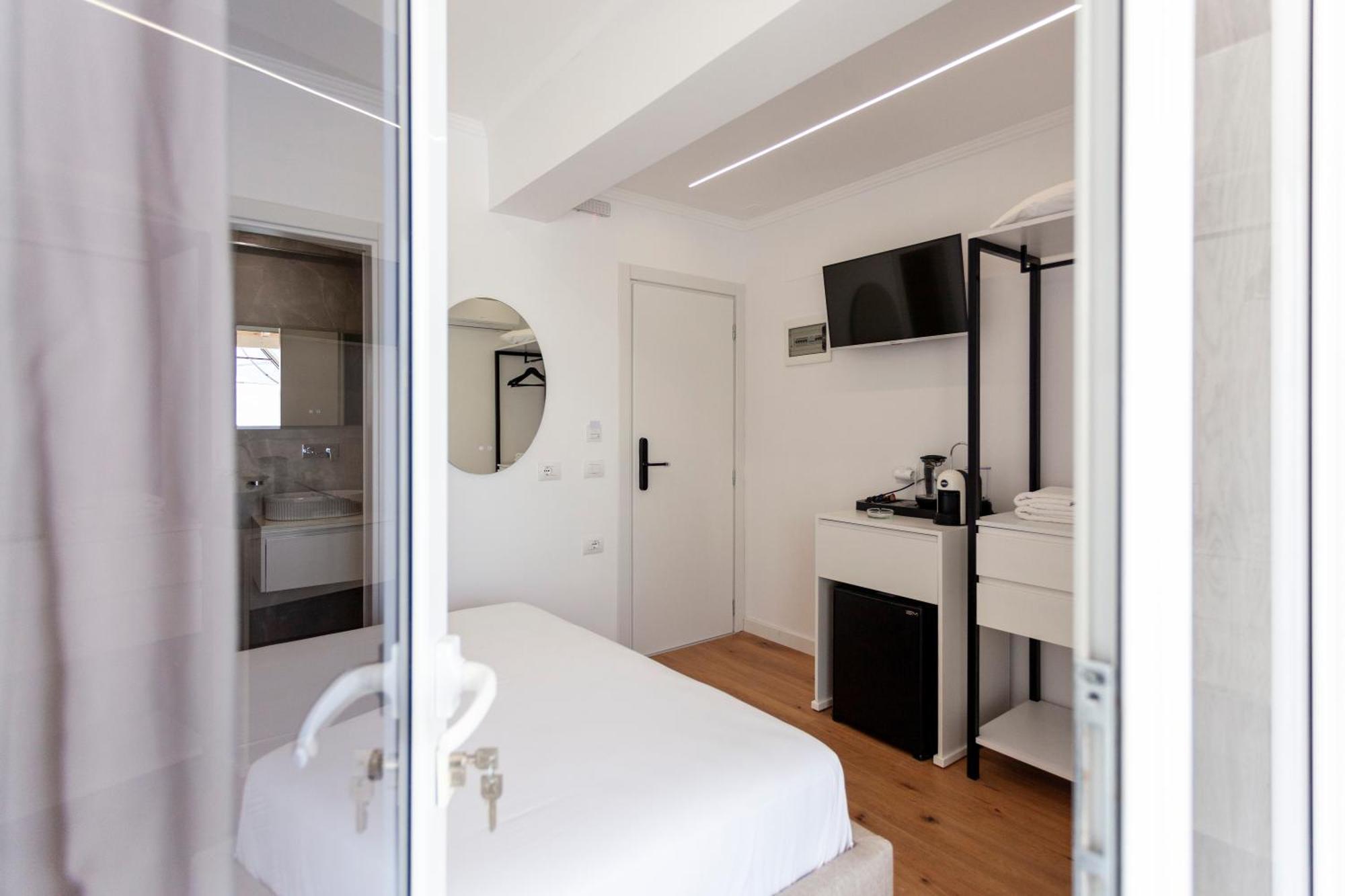 Ionio Rooms Himare Exterior photo