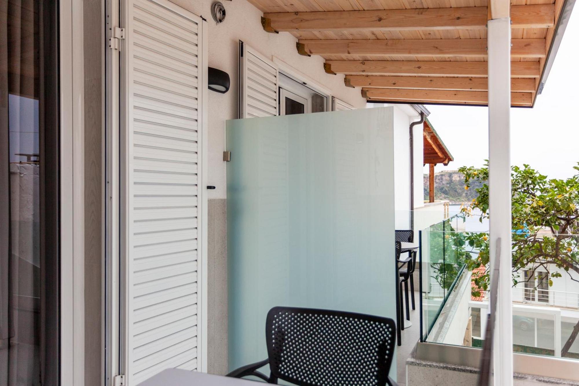 Ionio Rooms Himare Exterior photo