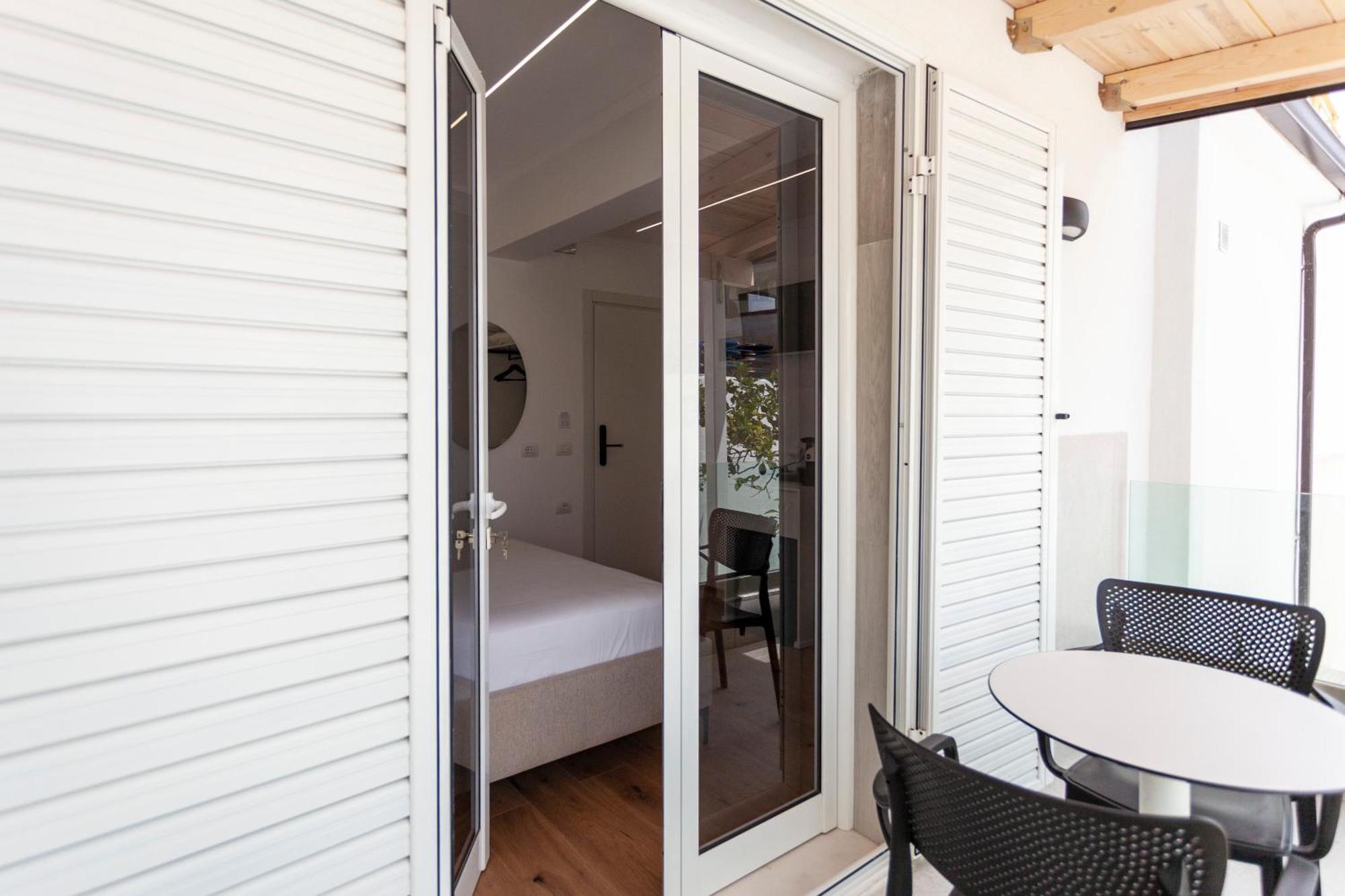 Ionio Rooms Himare Exterior photo